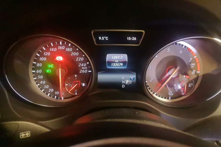 Used Mercedes-Benz GLA 2015 GLA 200 Fashion Model Odometer Close Up