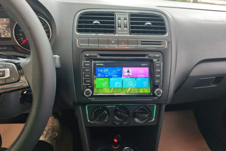 Used Volkswagen Polo 2016 1.6L Automatic Comfort Model
