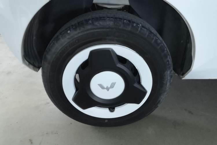 Used Wuling Hongguang MINIEV 2022 Zizai Version Lithium Iron Phosphate Right Rear Wheel Hub