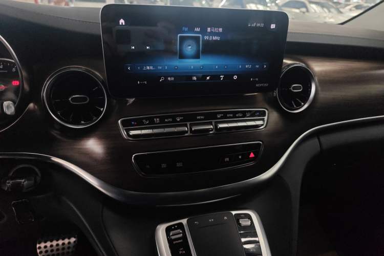 Used Mercedes-Benz V-Class 2021 V 260 Prestige Edition Audio And AC Panel