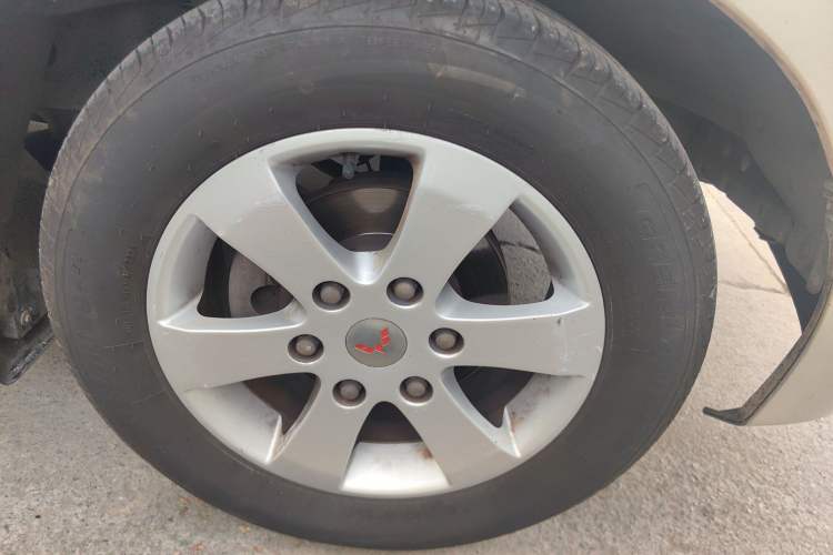Used Wuling Zhengcheng 2015 1.8L Luxury Model LJ479QE2 Right Front Wheel Hub