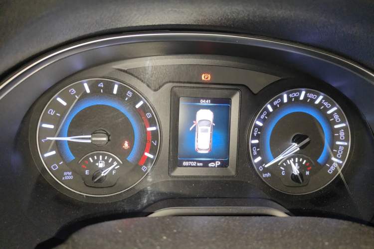 Used Haval H2 2018 Chuanxiang Edition 1.5T Dual-Clutch Two-Wheel Drive ZhiShang Model China V Standard Instrument Cluster