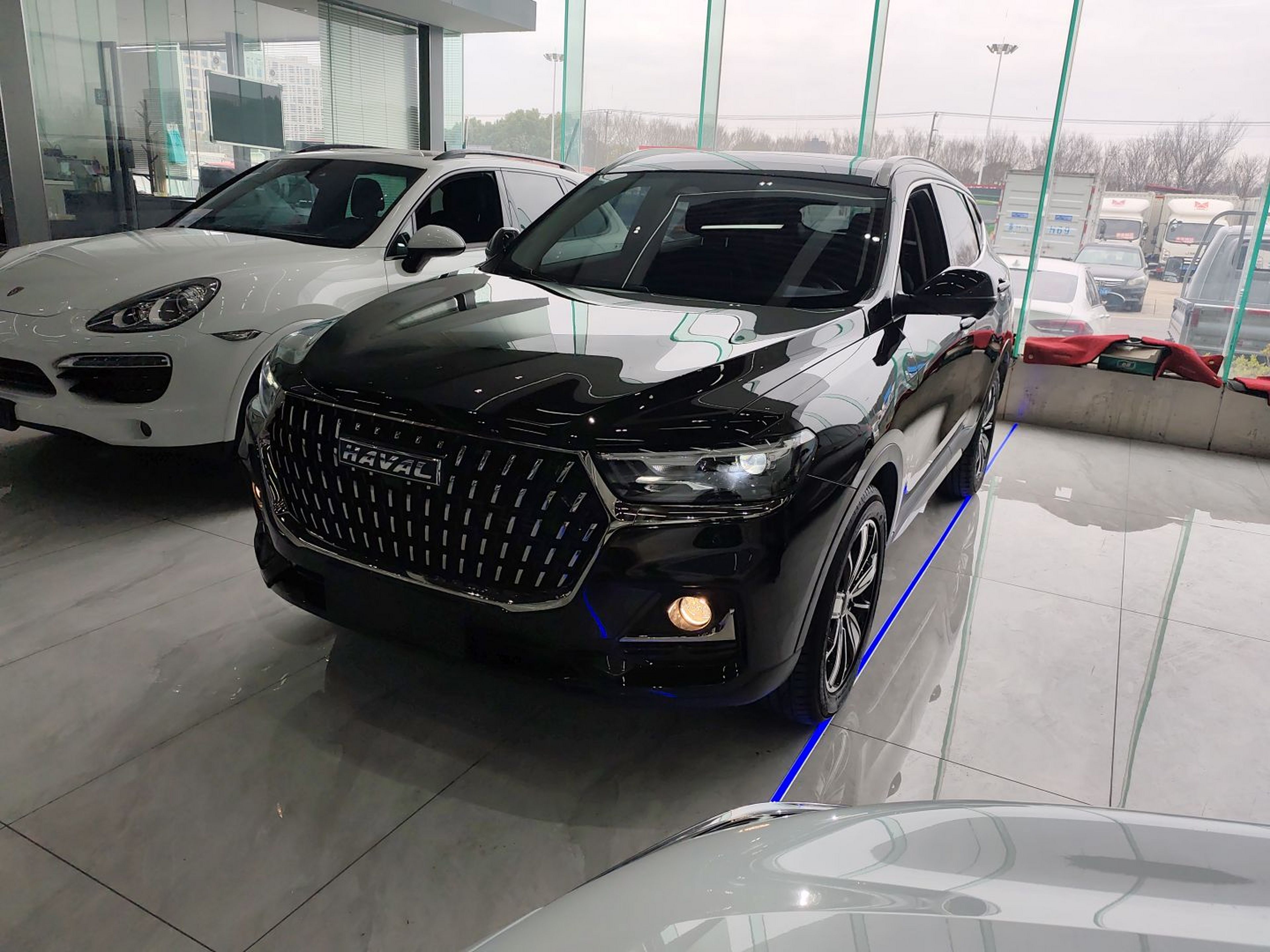 Под передней частью автомобиля