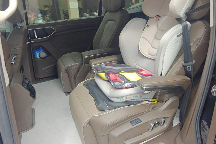 Used Volkswagen Viloran 2022 380TSI Prestige Edition Left Rear Seat