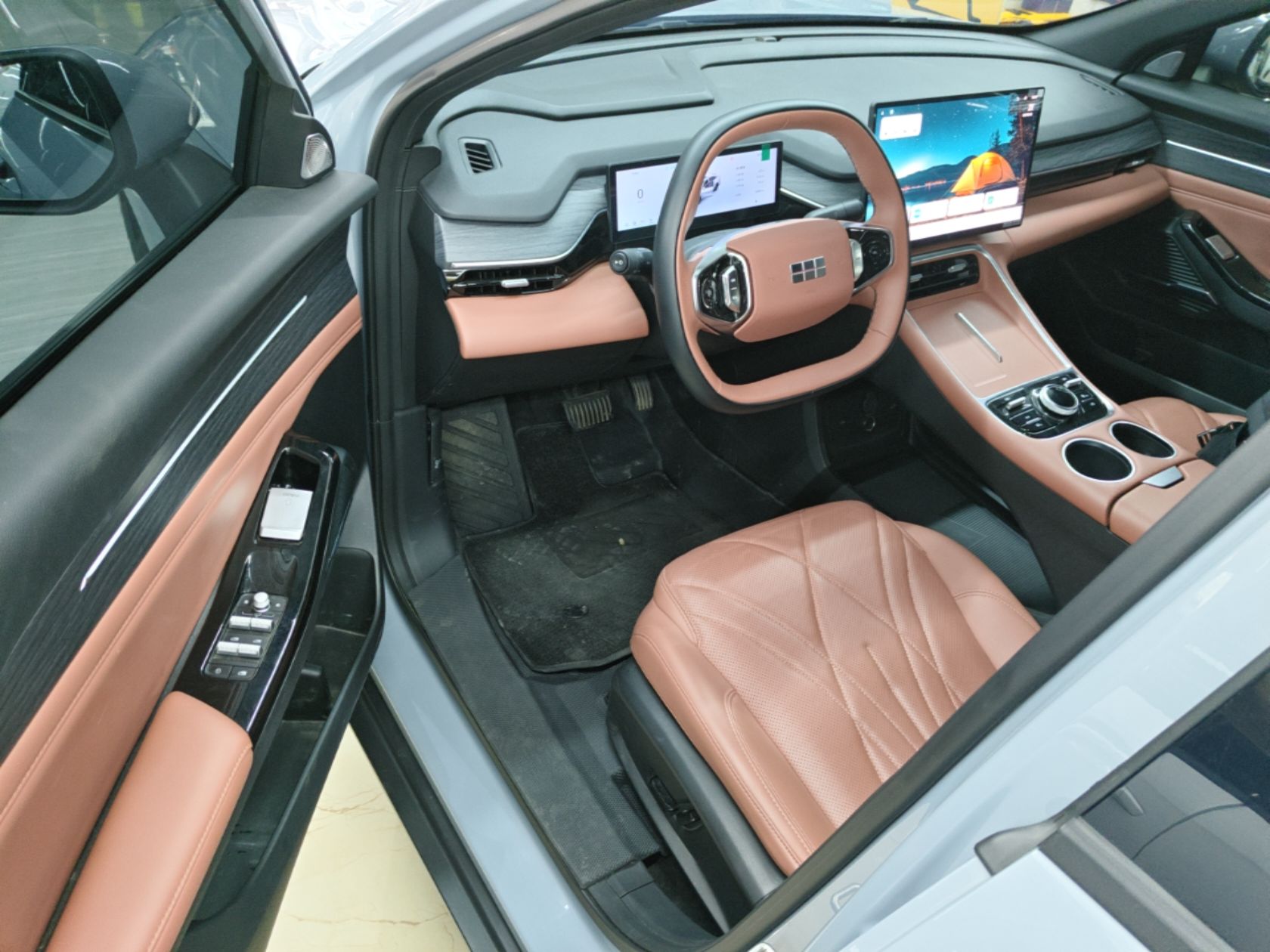 Geely Galaxy L6 2025 EM-i 140km Explorer+ Edition — снимка 18
