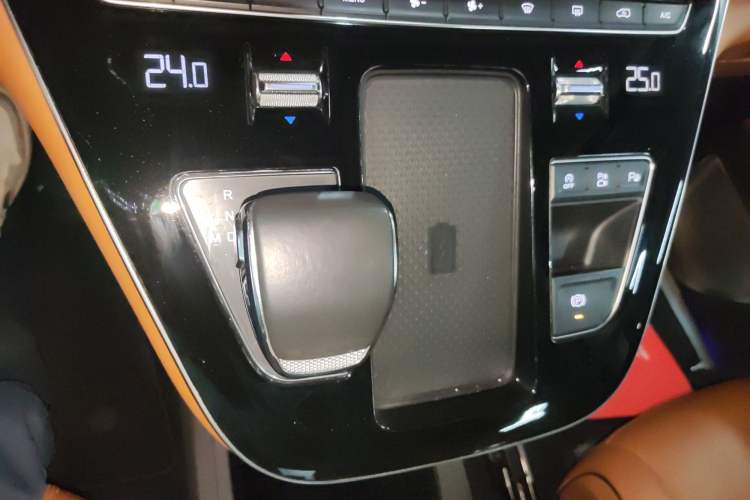 Used Hongqi HQ9 2023 2.0T Smart Connect Flagship Edition