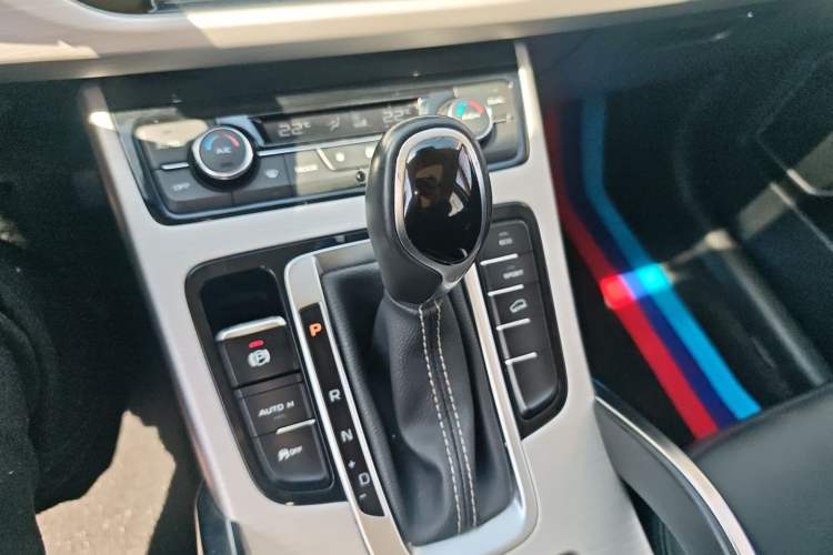Used Geely Auto Emgrand X7 Sport 2018 1.8TD Automatic Two-Wheel Drive Zhiya Model Gear Lever