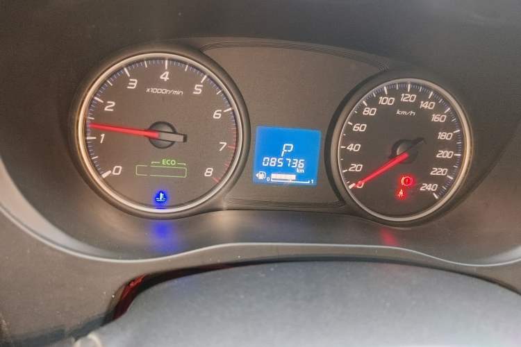 Used Mitsubishi Outlander 2017 2.0L Two-Wheel Drive Glory Edition 5 Seats Odometer Close Up