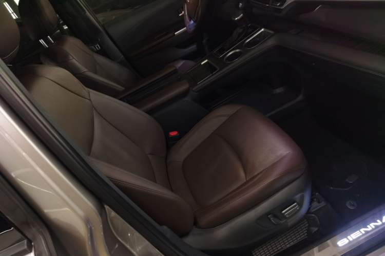 Used Toyota SIENNA 2023 2.5L Hybrid Platinum Edition