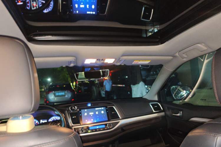 Used Toyota Highlander 2018 2.0T Four-Wheel Drive Prestige Version 7 Seats China VI Standard