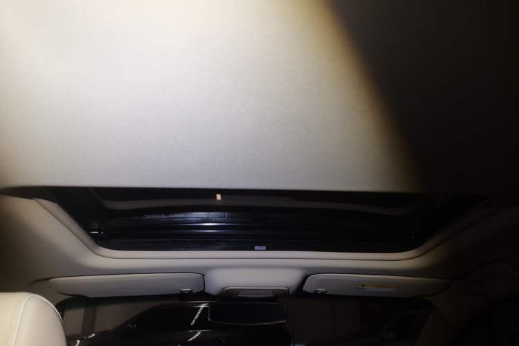 Used Buick GL8 2023 Facelifted Land Cruiser Executive Luxury Version
