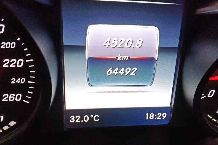 Used Mercedes-Benz GLC 2019 GLC 200 L 4MATIC Odometer Close Up