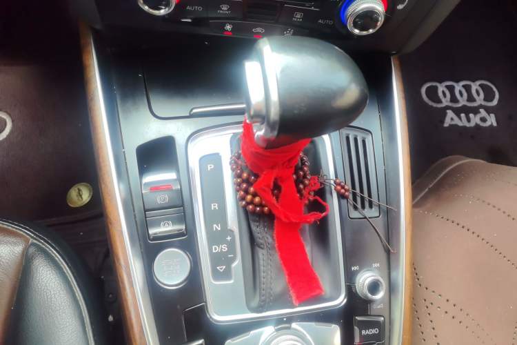 Used Audi Q5 2016 40 TFSI Comfort Model Gear Lever