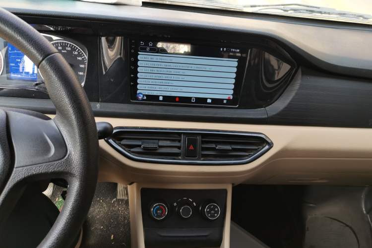 Used CHANGAN KUAYUE Xing V3 2023 1.5L Gasoline Comfort Model 7-Seater Passenger Vehicle Audio And AC Panel