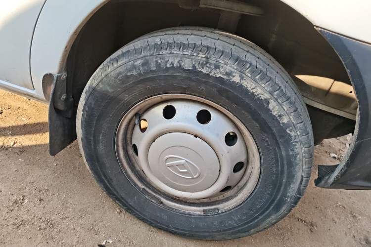 Used SAIC MAXUS Xintu V80 2019 2.5T Classic Edition 6-Speed Manual – Aoyuntong Modified Version Short Wheelbase Mid-Height Roof 5/6 Seats
