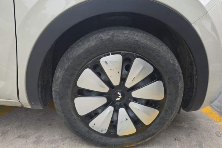 Used Wuling Bingo 2023 333 km Lingxi Connected+ Version Right Front Wheel Hub