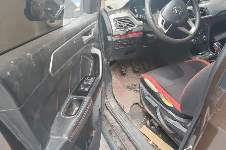 Used BAIC Weiwang M50F 2017 1.5L Standard Model