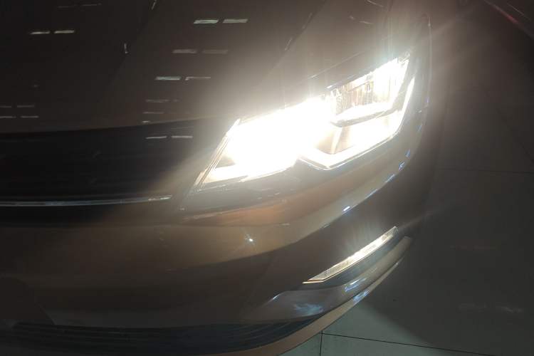Used Volkswagen Lamando 2015 230TSI DSG Fashion Edition Left Front Headlight