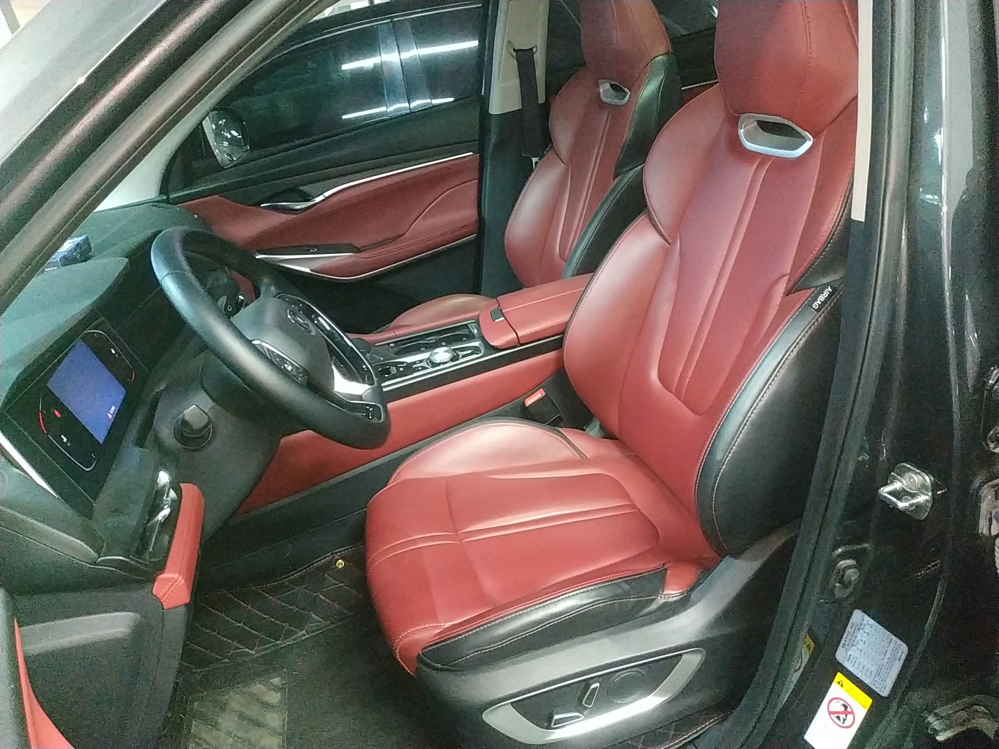 Переднее сиденье в автомобиле