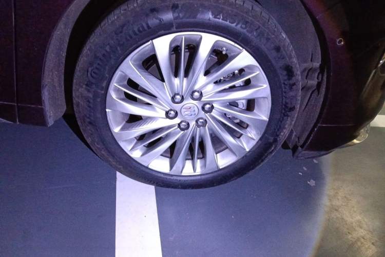 Used Buick Century 2023 2.0T Seven-Seater Yinshi Edition Right Front Wheel Hub