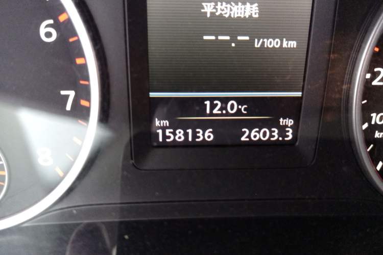 Used Volkswagen Tiguan 2013 1.8TSI Automatic Two-Wheel Drive Luxury Model Odometer Close Up