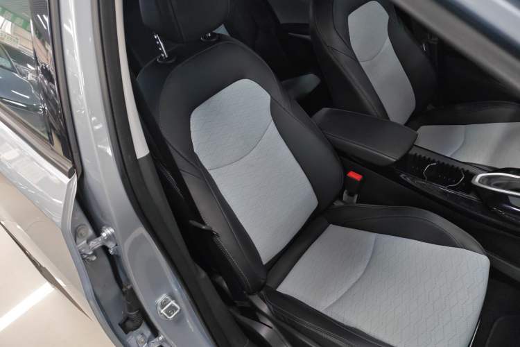 Used Chevrolet Menlo 2022 Starry Edition Right Front Seat