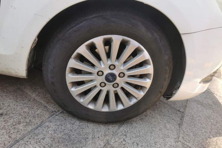 Used Ford Focus 2013 Sedan Classic 1.8L Automatic Fashion Edition
