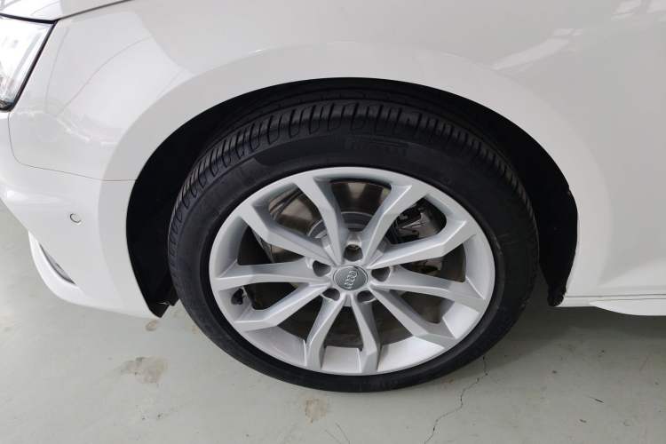 Used Audi A4L 2019 40 TFSI Fashion Edition China VI Emission Standard
