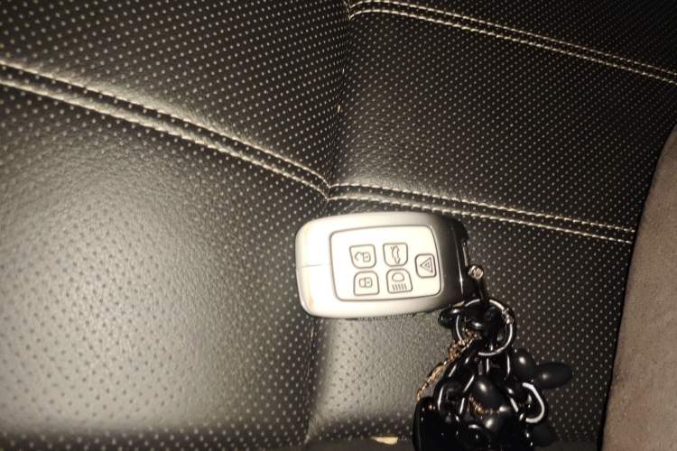 Used Land Rover Range Velar 2020 P250 R-DYNAMIC S Vehicle Key