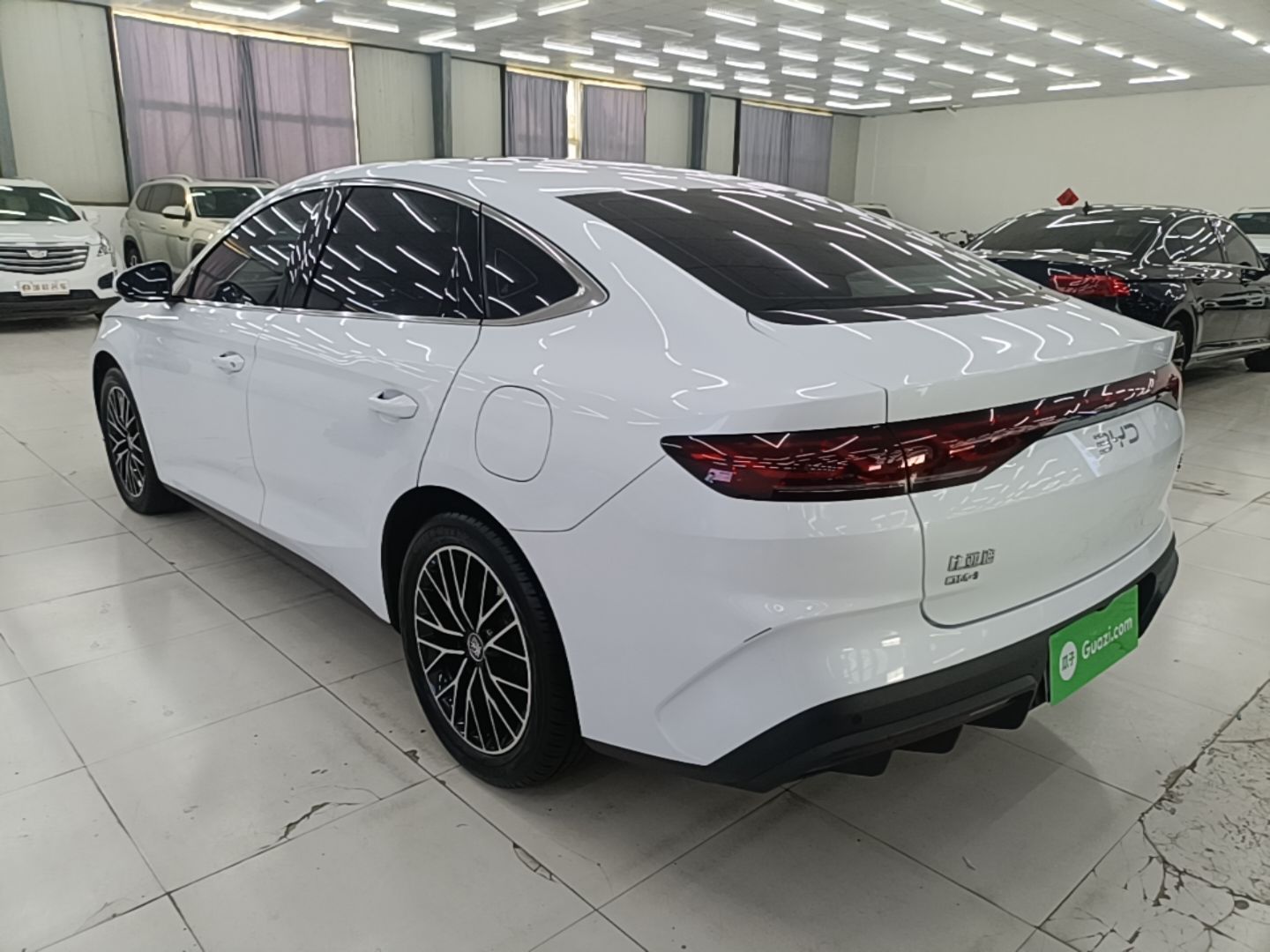 BYD Qin L 2024 DM-i 120KM Excellence Model — снимка 4