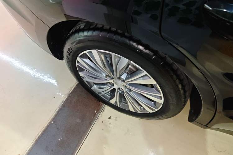 Used Hongqi E-QM5 2022 431 km Charge & Enjoy Edition
