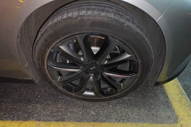 Used XPeng P7 2022 586G Right Front Wheel Hub