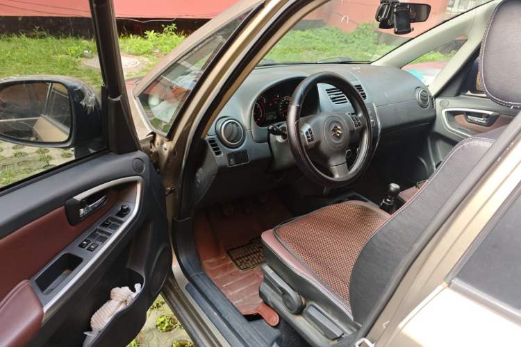 Used Suzuki SX4 2012 1.6L Manual Ruiqi Model Driver Seat
