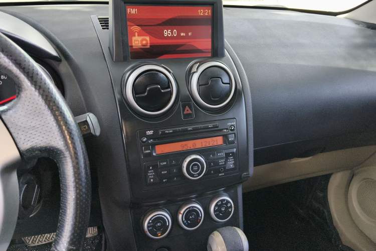 Used Nissan Qashqai 2011 2.0 XV Lea CVT 2WD Audio And AC Panel