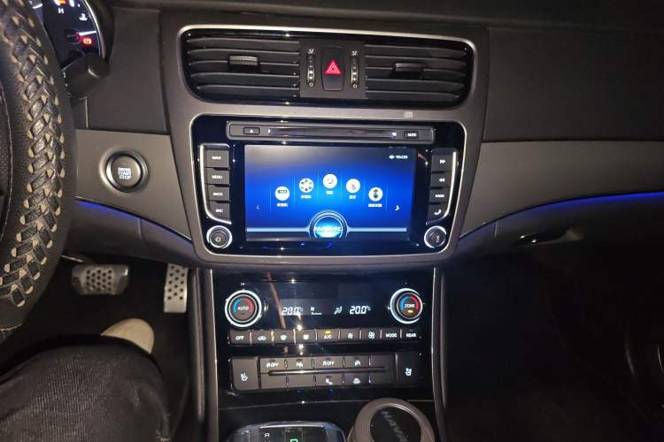 Used Haval H8 2017 2.0T Gasoline Two-Wheel Drive Smart Edition
