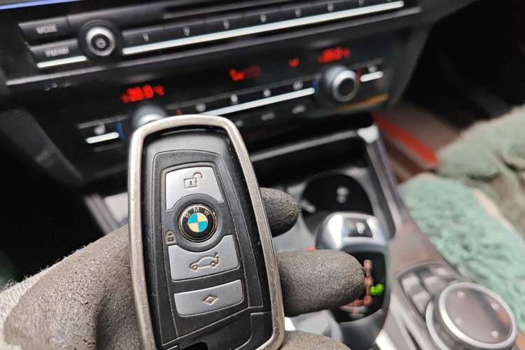 Used BMW 5 Series 2014 528Li Leading Model
