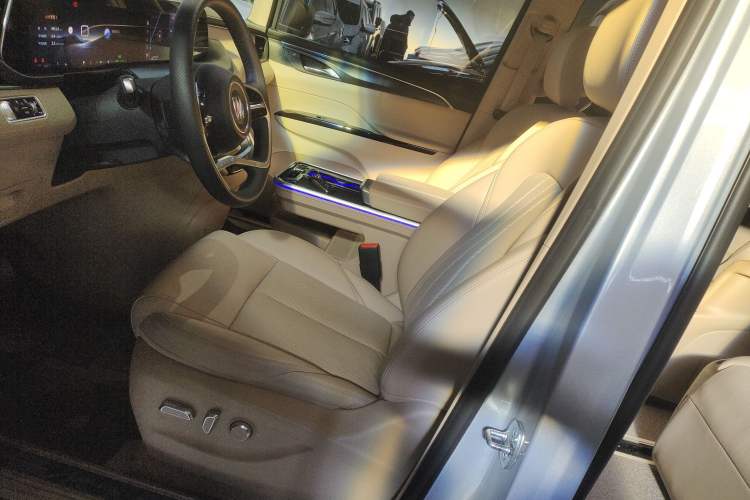 Used Buick GL8 New Energy 2025 Lu Shang Luxury Edition 7-Seater