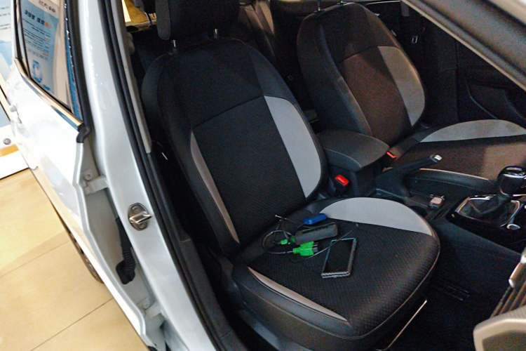 Used Volkswagen Tacqua 2023 200TSI DSG Joy-Connect Edition Right Front Seat