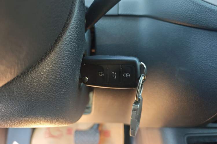 Used Volkswagen Tiguan 2015 1.8TSI Automatic Two-Wheel Drive Comfort Edition Interior 1