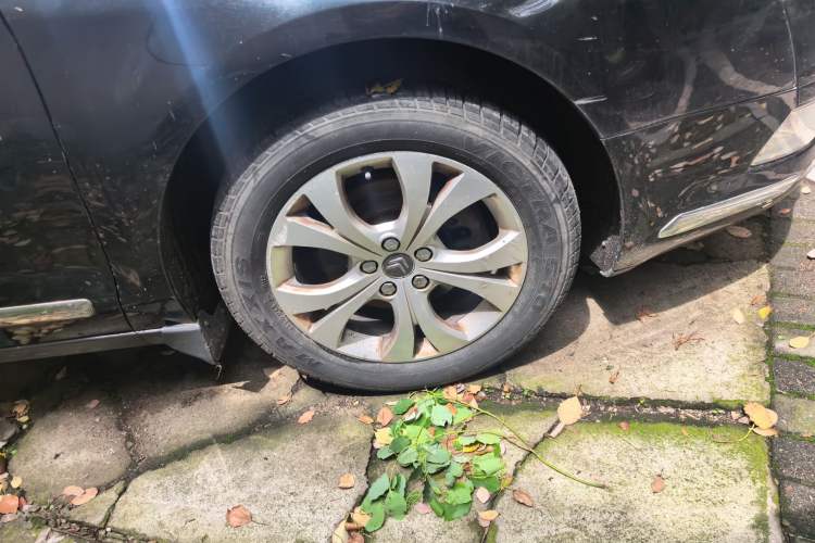 Used Citroen C5 2012 2.3L Automatic Prestige Edition Right Front Wheel Hub