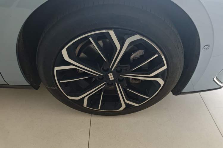 Used Geely Galaxy E8 2025 700 km Long-Range Intelligent Driving Version Exterior 4