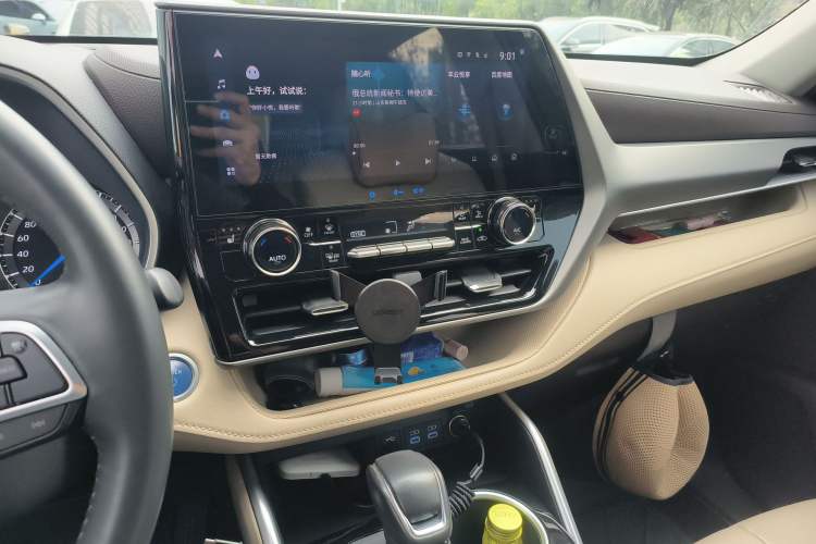 Used Toyota Highlander 2022 Dual-Engine 2.5L Two-Wheel Drive Prestige Edition 7-Seater Audio And AC Panel