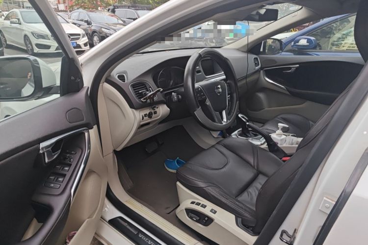 Used Volvo V40 2013 2.0T Zhiya Edition