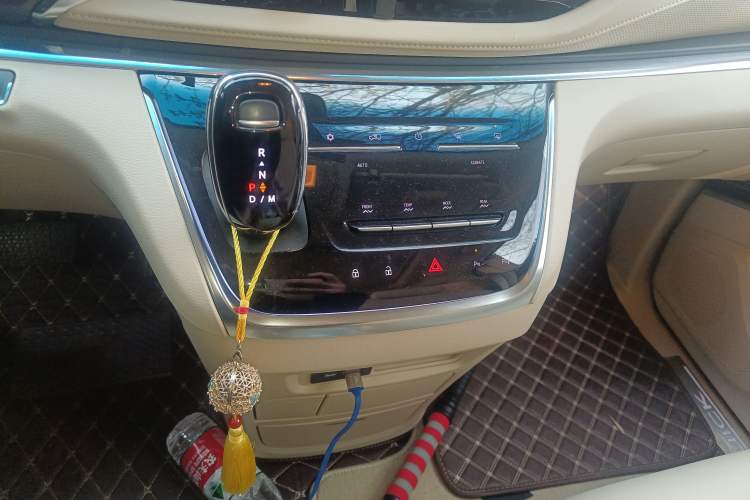 Used Buick GL8 2023 Land Executive Class Deluxe Model