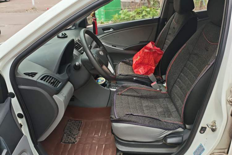 Used Hyundai Verna (older generation) 2014 1.4L Automatic Smart GLS Left Front Seat