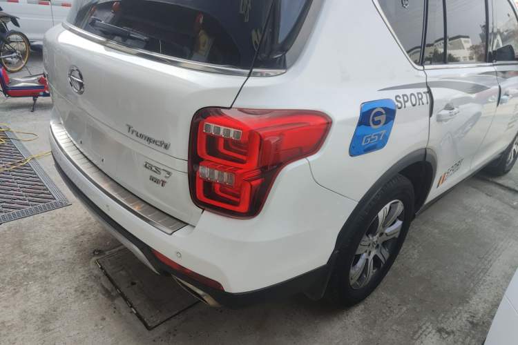 Used GAC Trumpchi GS7 2017 320T Two-Wheel-Drive Luxury Smart Connectivity Model