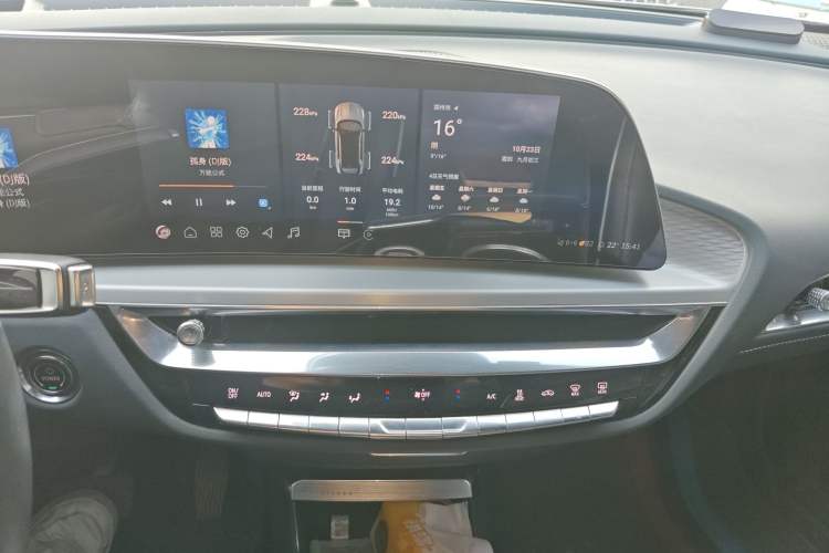 Used Cadillac LYRIQ 2022 Four-Wheel-Drive High-Performance Deluxe Edition