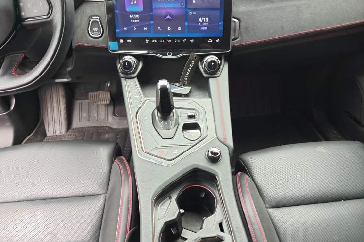 Used Lynk & Co 05 2020 2.0TD Four-Wheel Drive HypeHalo Gear Lever