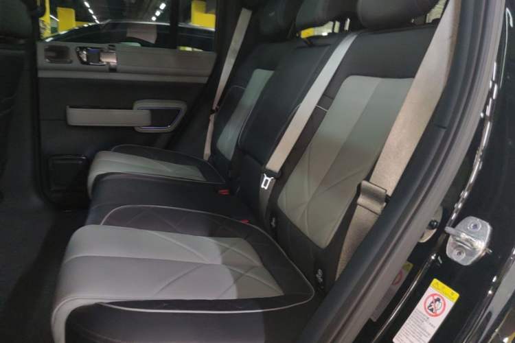 Used Formula Leopard 5 2023 Navigator Edition Left Rear Seat