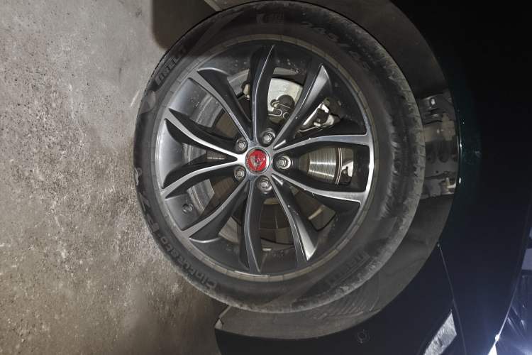 Used Jaguar XFL 2023 XFL 2.0T P250 Two-Wheel-Drive Elite Sport Edition Right Front Wheel Hub